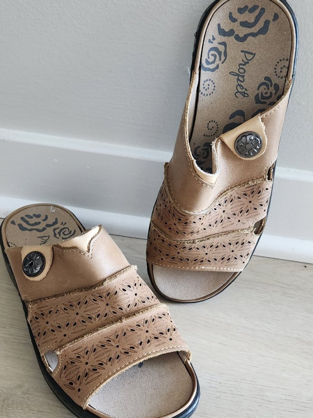 Propet Womens Gertie Beige Slide Casual Sandals Low Heel 1-2" - Sz 6 Wide